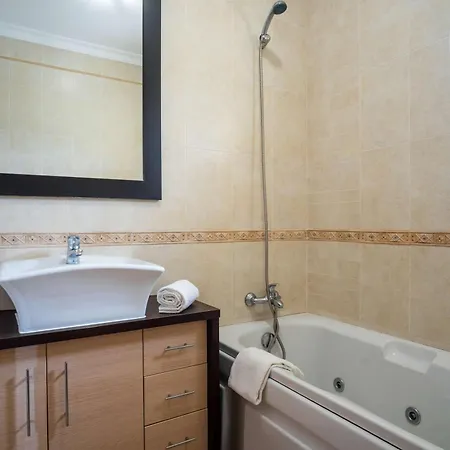 Hugo - Complex Perfect For Families * 阿尔布费拉